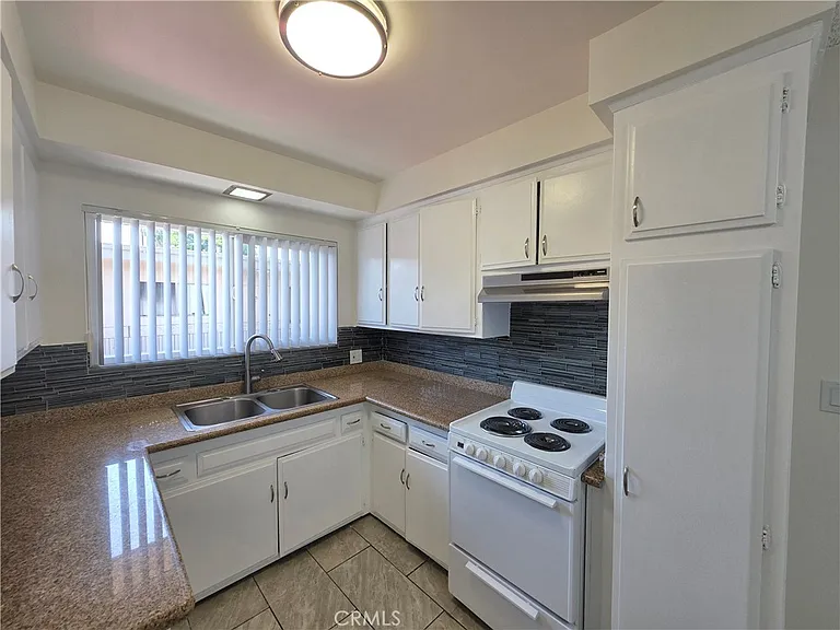 15436 Vanowen St #9 — Photo 5