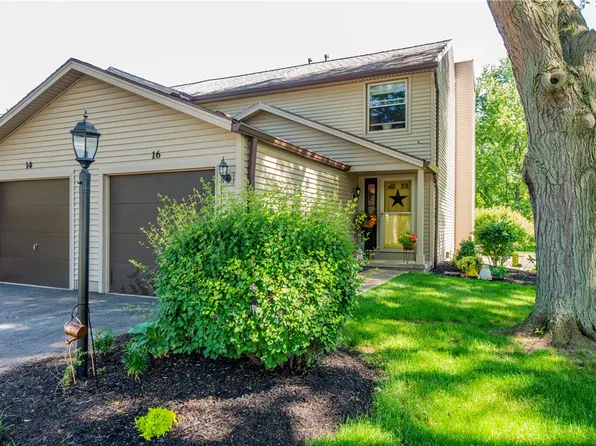16 Devonshire Cir, Penfield, NY 14526
