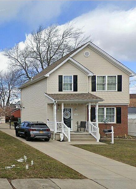2nd image of 176 Riverdale Ave