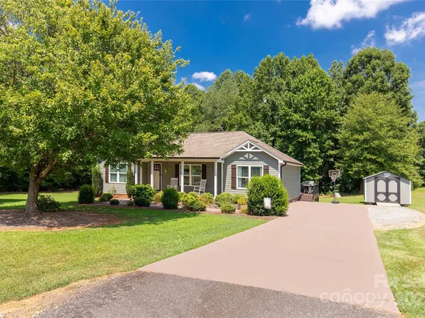 428 Westmoreland Dr, Clover, SC 29710