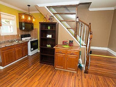 1st image of 218 Henry St
