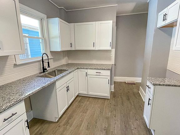 4th image of 4242 Flora Ave