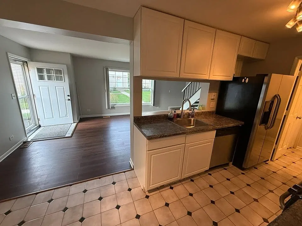 2 bed, 1.5 bath, 1012 sqft, $2,150 — Photo 2