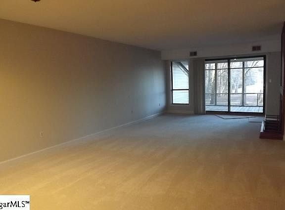 2nd image of 7 Hollywoods Ln Unit 7B