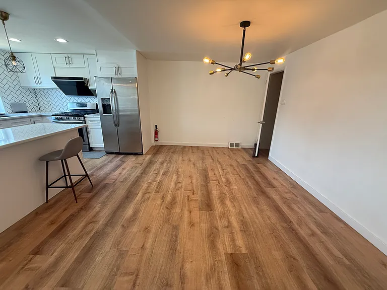 2727 Taunton St — Photo 13
