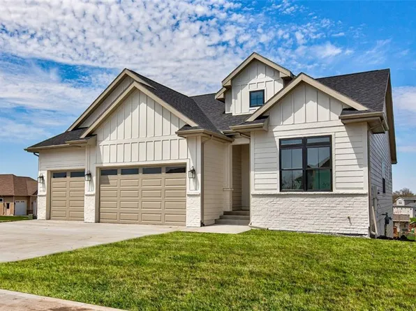 205 Centennial Cir, Huxley, IA 50124