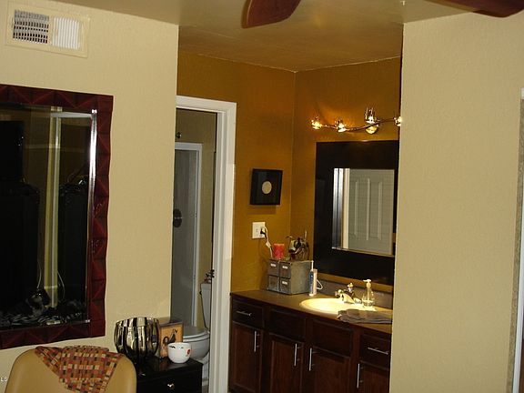 4th image of 3402 N 32nd Street #160
