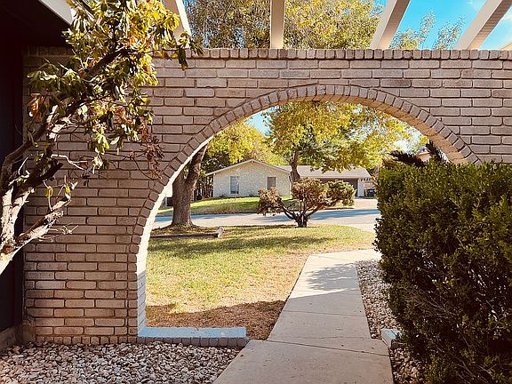 4th image of 5611 Lon Chaney Dr