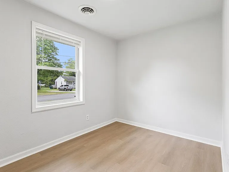11 Woodhaven Rd — Photo 14