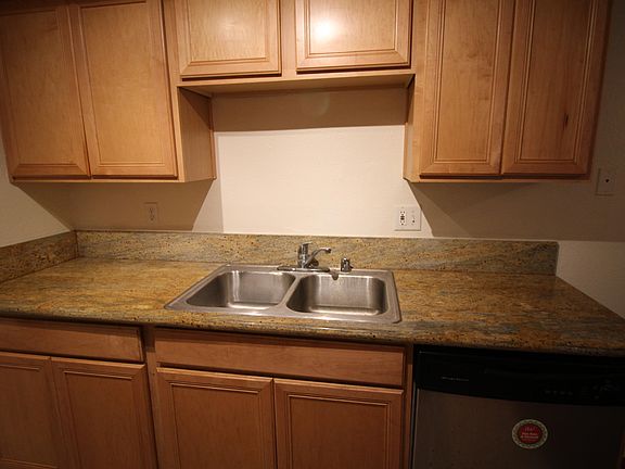 5th image of 740 W Elm St Unit 145