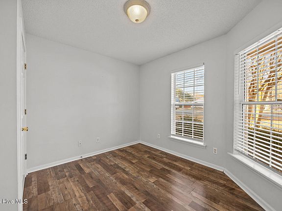 4th image of 2905 Flintridge Drive