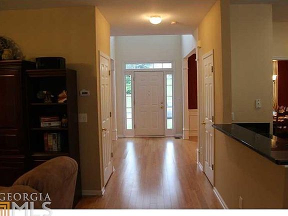 2nd image of 1009 Cambridge Ct