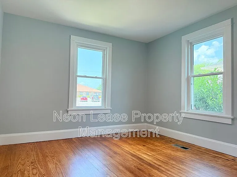 880 S State St #1 — Photo 11
