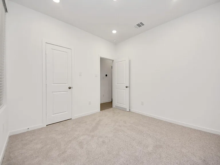 904 Capracotta Dr — Photo 11