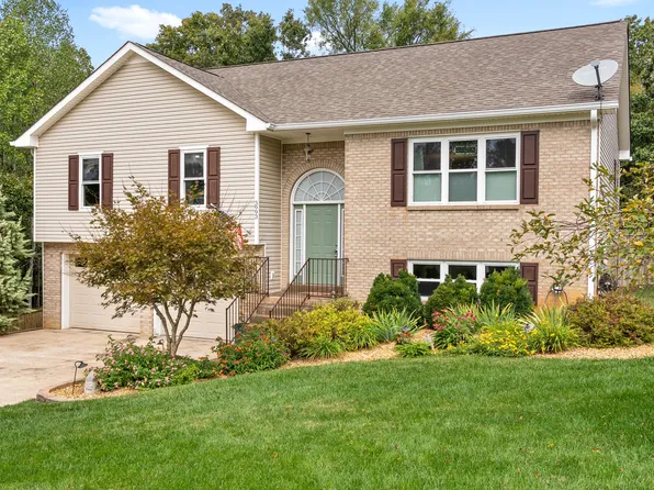 3993 Lakewood Dr, Clarksville, TN 37043