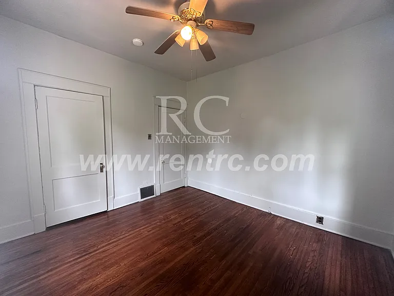 917 E Seminary St — Photo 11
