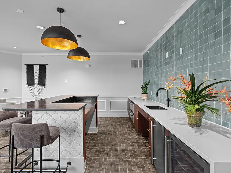 Eastpoint Apartments — Photo 40