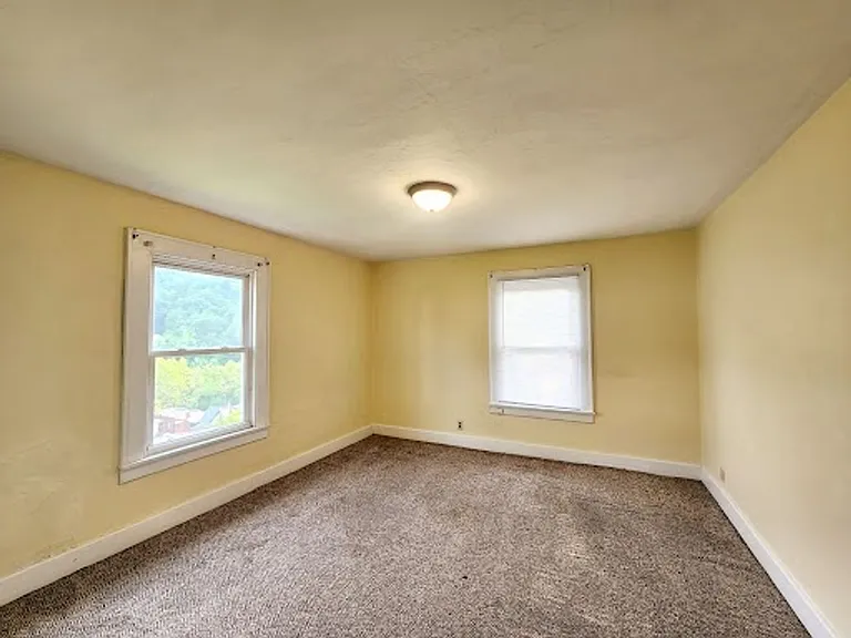 305 Lyndhurst St — Photo 14