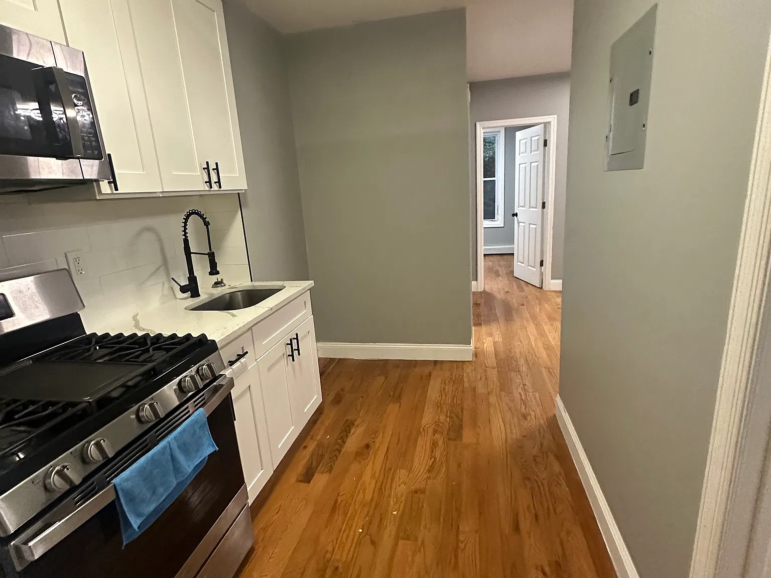 4 bed, $4,011 — Photo 4