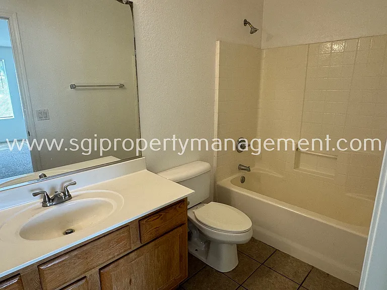 11630 W Washington St — Photo 8