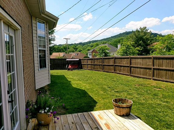 Level lot with lots of room