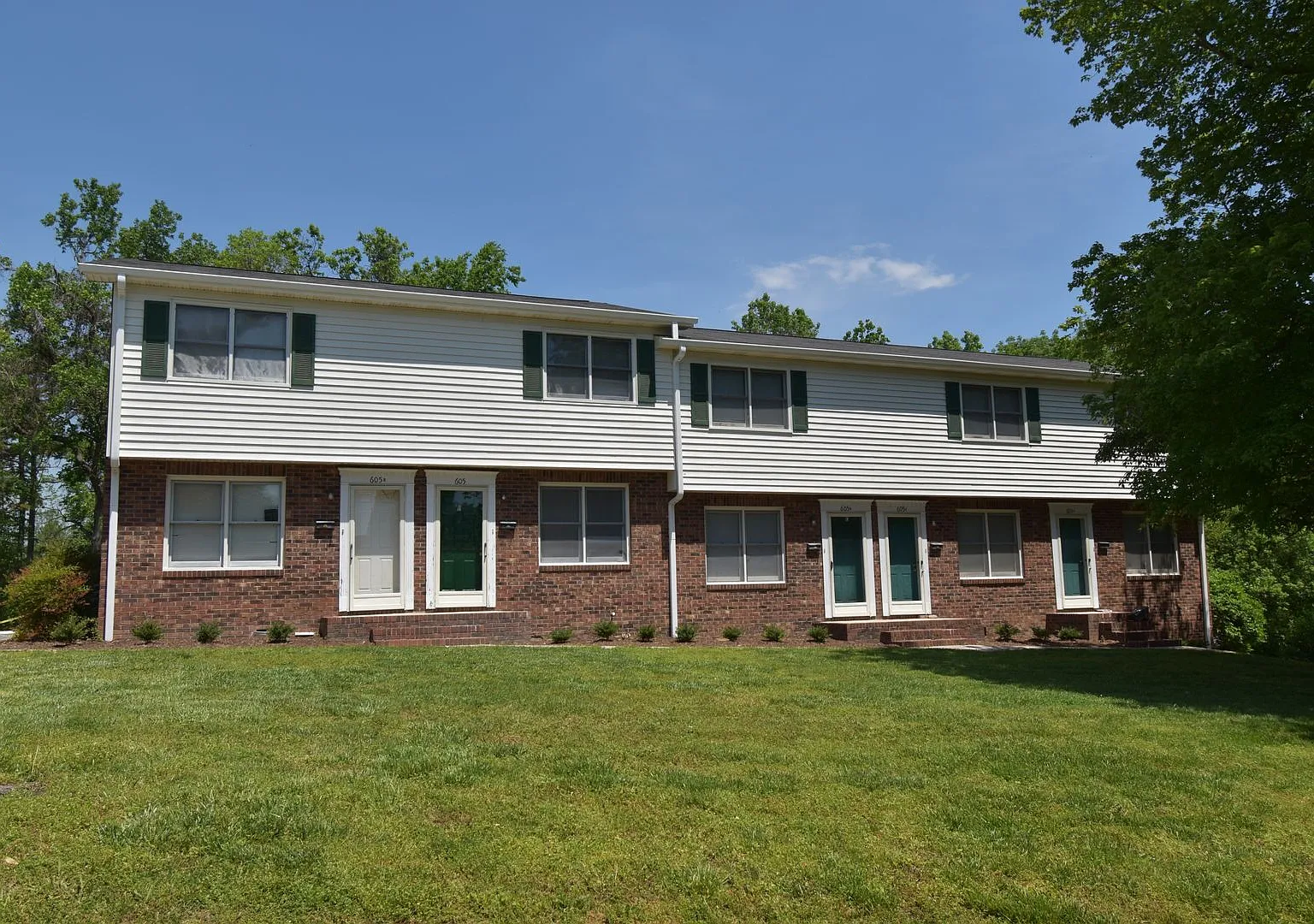 605 Brookdale Dr — Photo 1