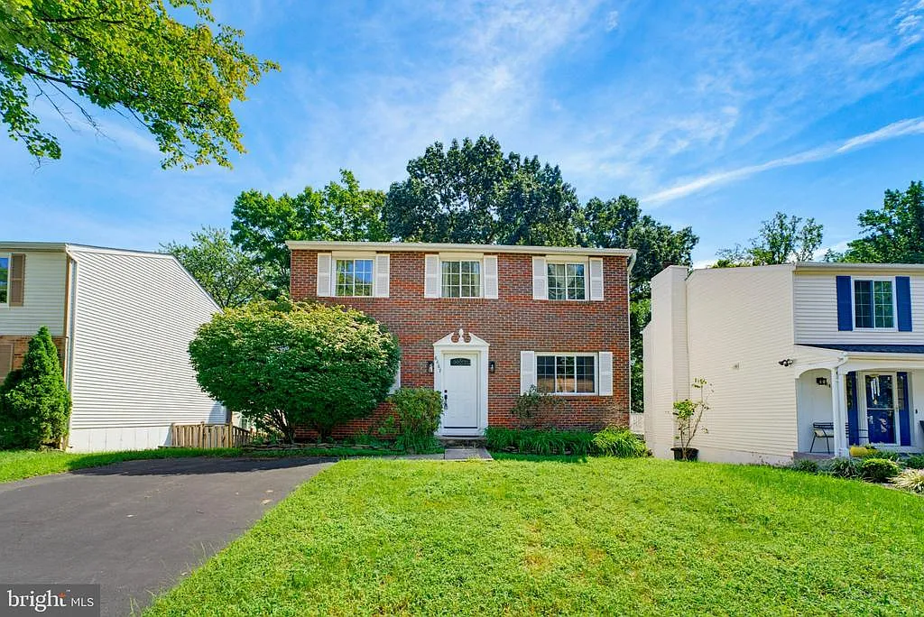 3 bed, 2.5 bath, 1950 sqft, $3,200 — Photo 1