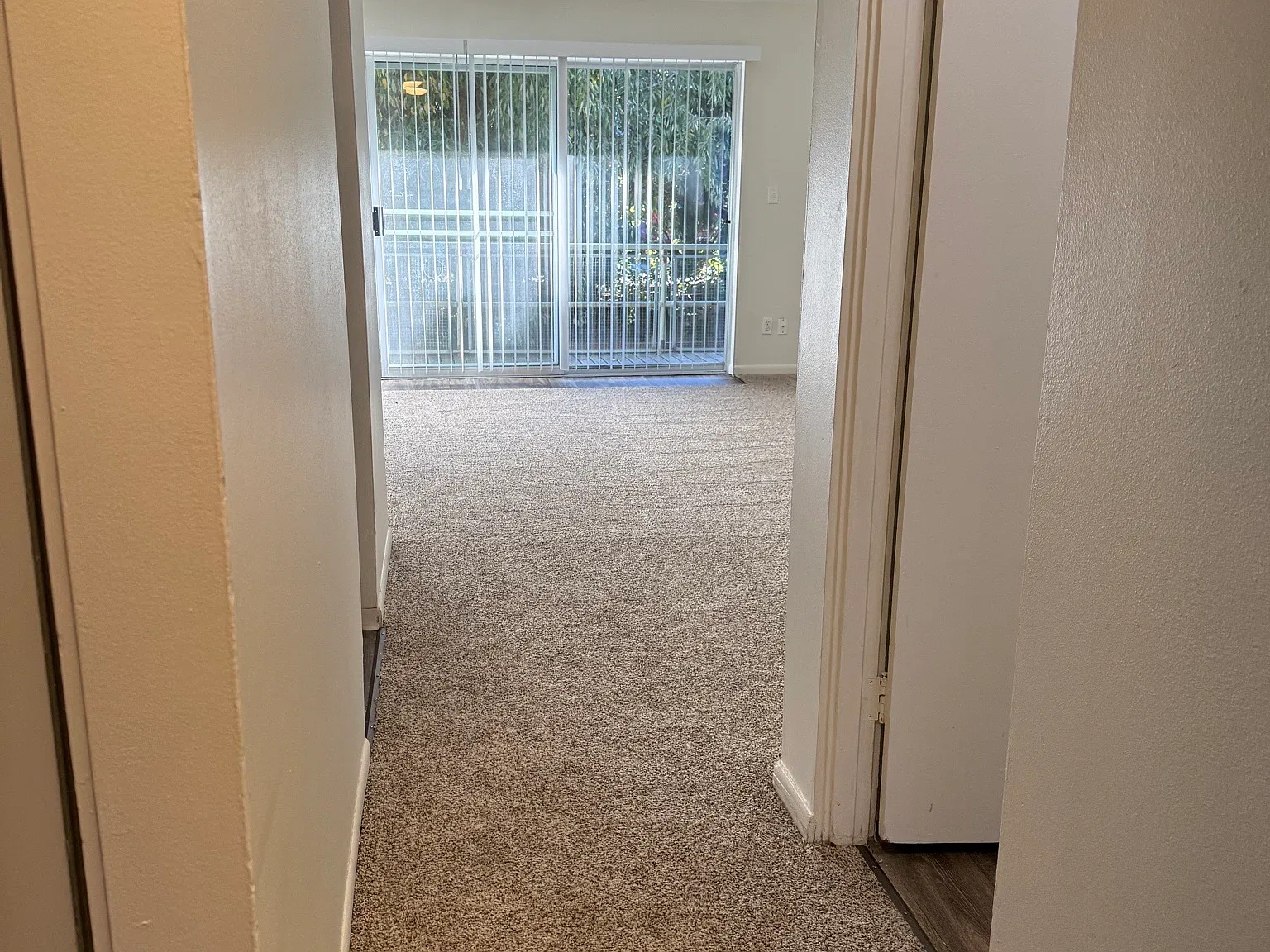 2 bed, 845 sqft, $1,627 — Photo 2