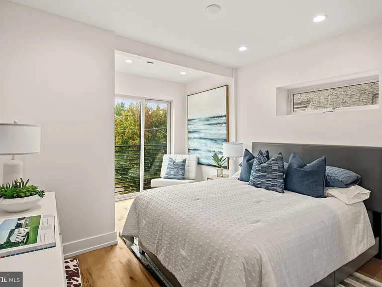 2403 Grays Ferry Ave — Photo 18