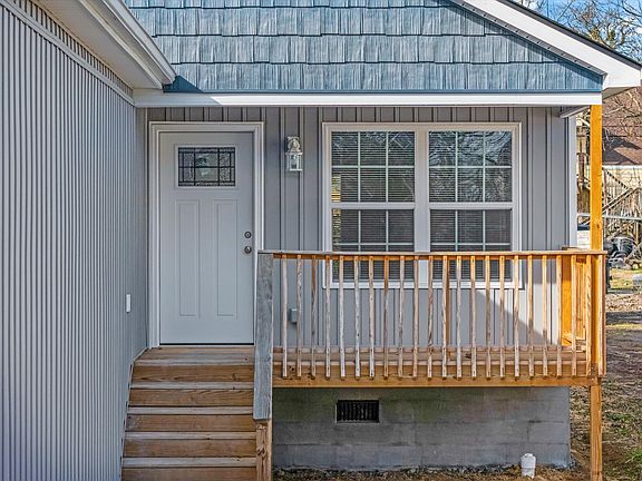 4th image of 2415 Louise Ave