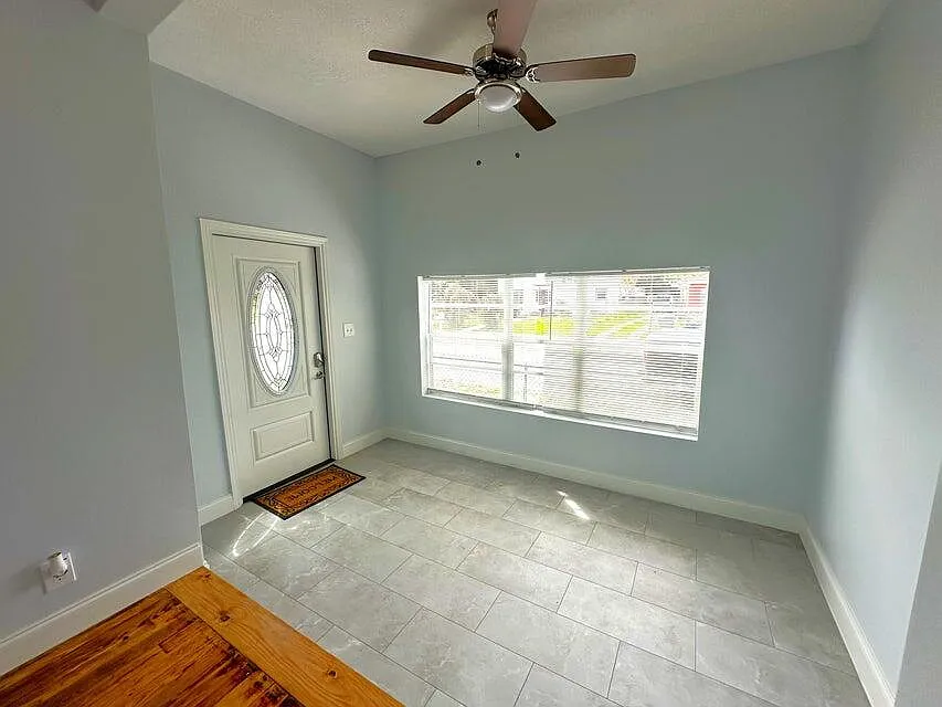 3 bed, 2.0 bath, 1118 sqft, $2,400 — Photo 4