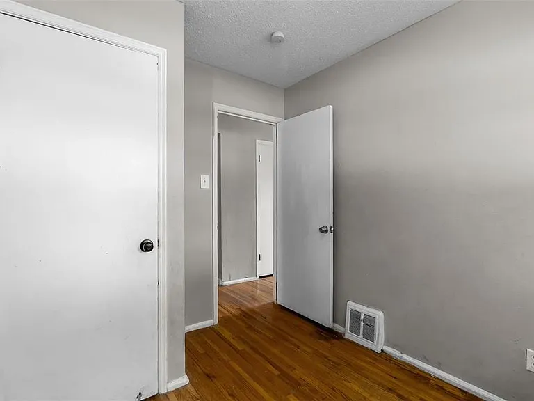 301 Estridge Rd — Photo 13