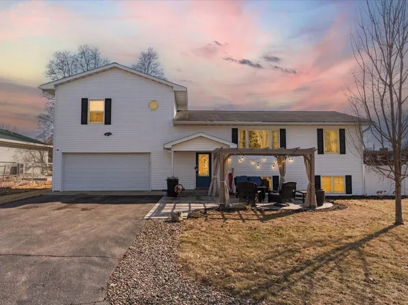 805 Hilton St, Prescott, WI 54021