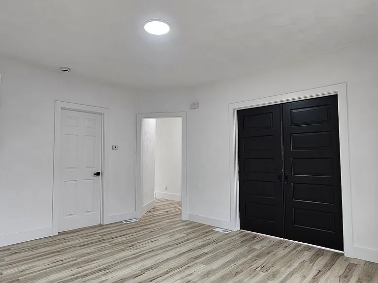 1035 Crosby St #1037 — Photo 12