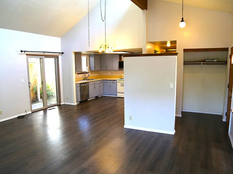 327 Marlon St — Photo 6