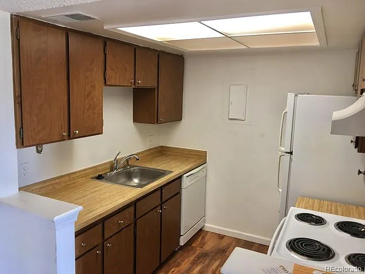 1 bed, 1.0 bath, 590 sqft, $1,195 — Photo 2