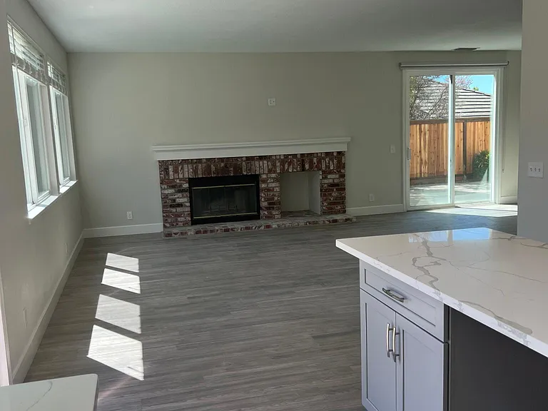 2454 Whispering Oaks Dr — Photo 8