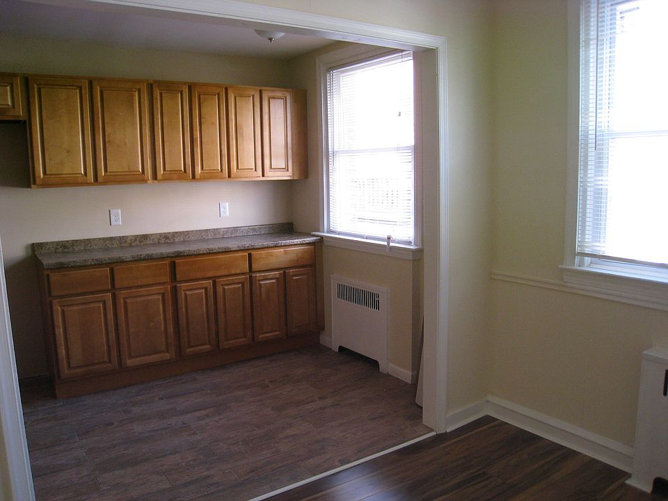 2nd image of 1235 Gilham St