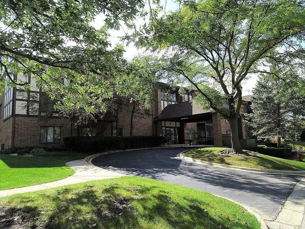 7737 W Golf Dr APT 103 photo 1