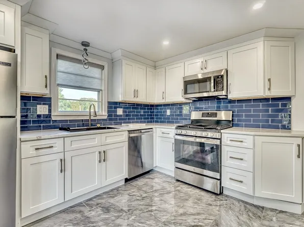28 Border Rd, Holbrook, MA 02343