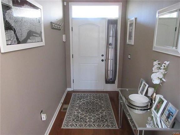 4th image of 109 Gray Dr