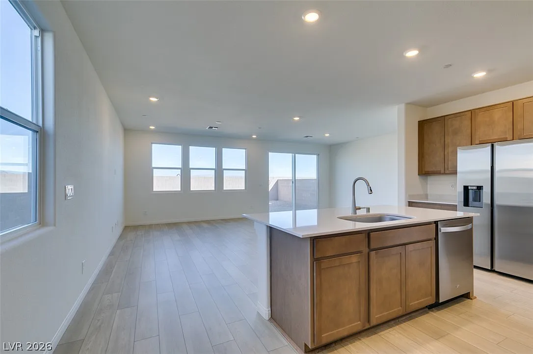 4 bed, 2.5 bath, 2069 sqft, $2,995 — Photo 4
