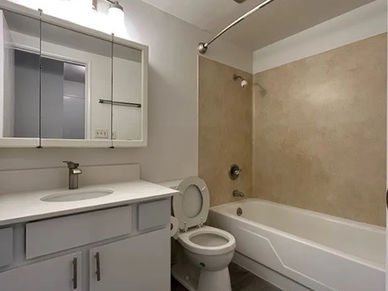 Vuemont - Renovated Modern Apartments - Renton — Photo 16