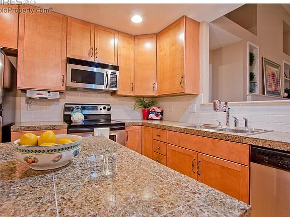 Gleaming Slab Granite Countertops