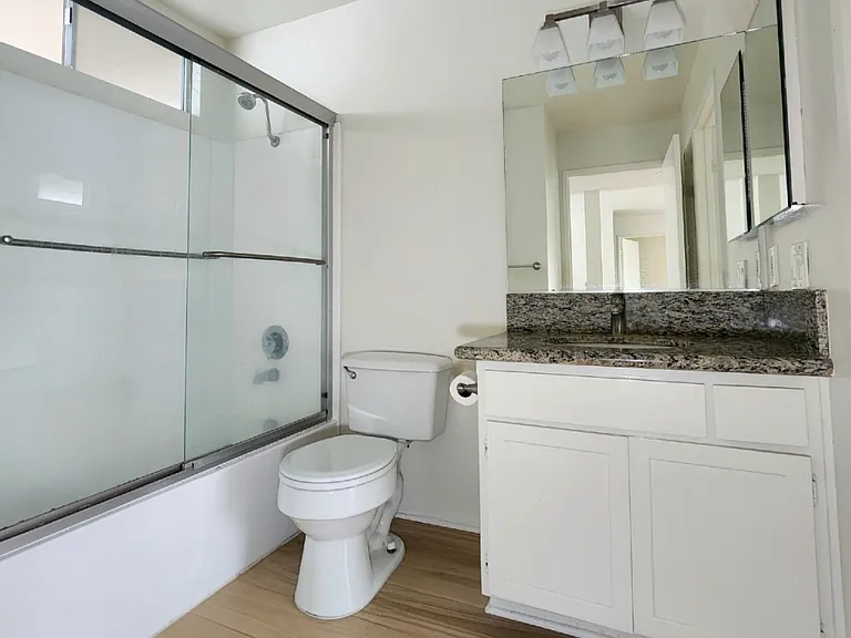 1810 Malcolm Ave #206 — Photo 14