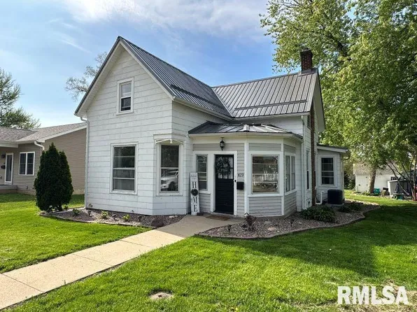 419 8th St, De Witt, IA 52742