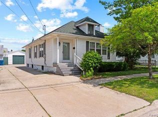 110 N 1st St, Holly, MI