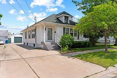 110 N 1st St photo 1