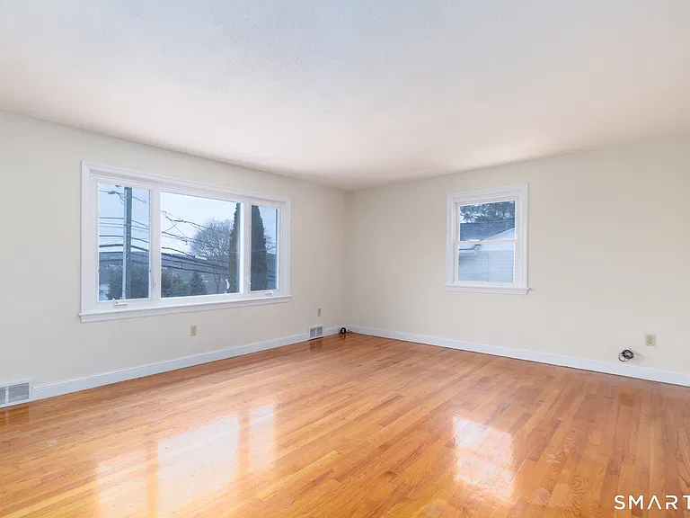 481 Bunker Hill Ave — Photo 3