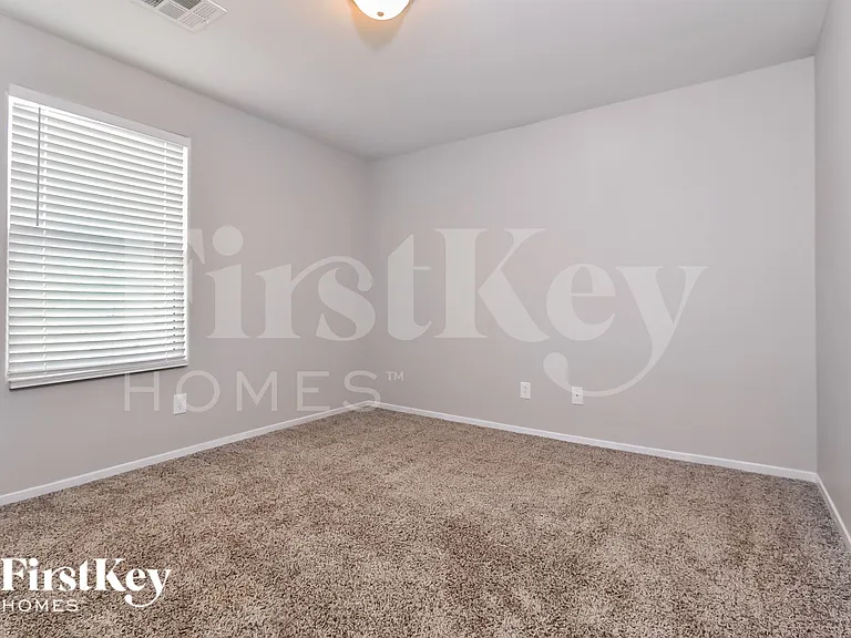 452 Redruth Dr — Photo 10
